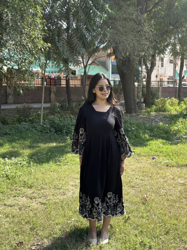 Rangresa Black dress